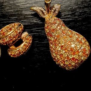 Vintage Swarovski Pear goldtone brooch matching clip earrings